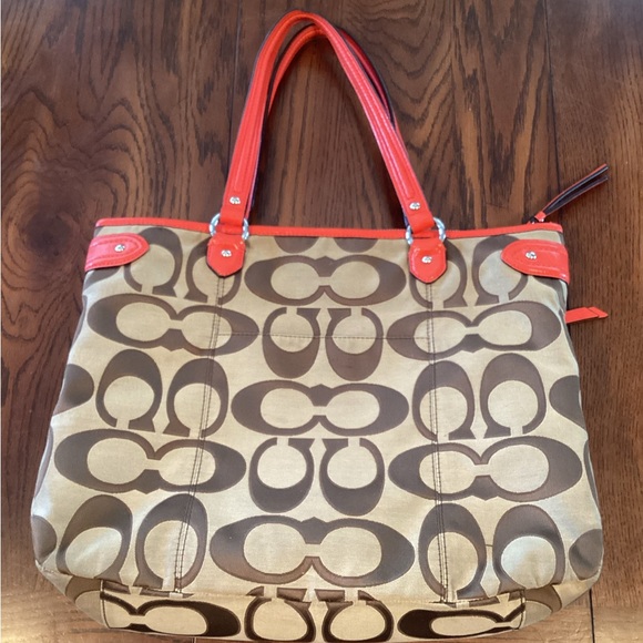 Coach Signature Emma Tote - Picture 6 of 16